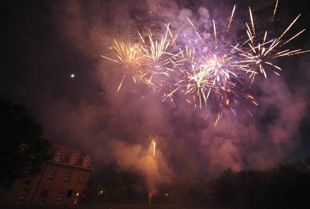 Ein Feuerwerk am Schloss Kropstädt begeistert die Gäste